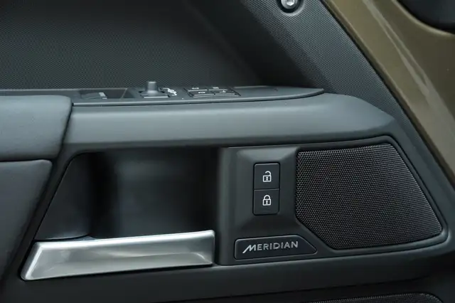 Land Rover Defender LKW 3.0 Hard Top X-Dynamic SE Ansicht 24