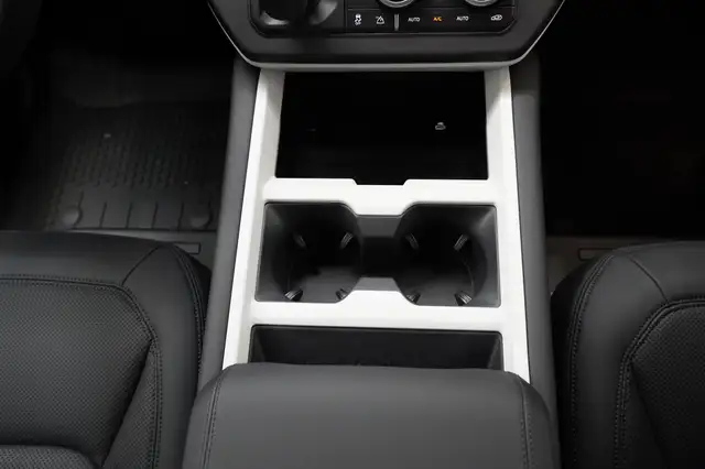 Land Rover Defender LKW 3.0 Hard Top X-Dynamic SE Ansicht 37