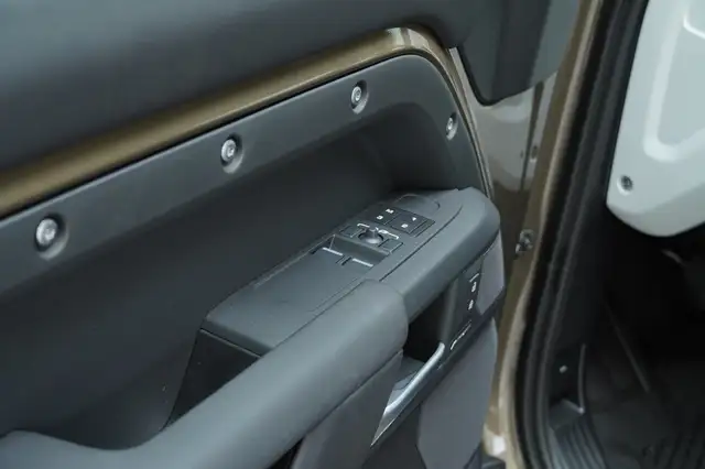 Land Rover Defender LKW 3.0 Hard Top X-Dynamic SE Ansicht 23