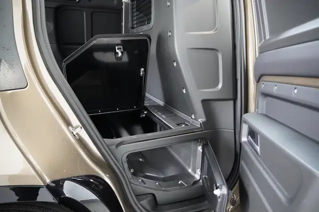 Land Rover Defender LKW 3.0 Hard Top X-Dynamic SE Ansicht 21