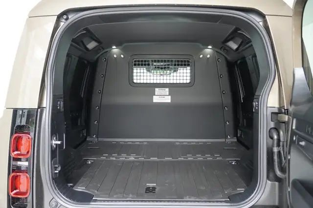 Land Rover Defender LKW 3.0 Hard Top X-Dynamic SE Ansicht 13