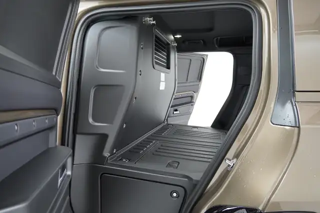 Land Rover Defender LKW 3.0 Hard Top X-Dynamic SE Ansicht 15