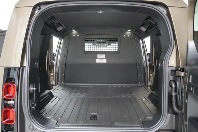 Land Rover Defender LKW 3.0 Hard Top X-Dynamic SE Ansicht 14