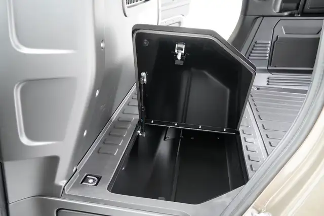 Land Rover Defender LKW 3.0 Hard Top X-Dynamic SE Ansicht 19