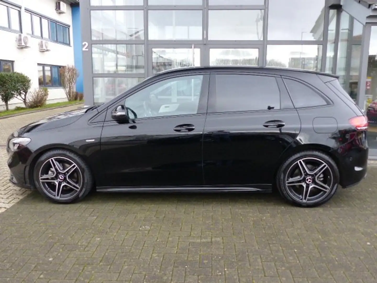 Mercedes-Benz B 200 Edition AMG LINE+STYLING Aut.EU6d*MBUX*CAM*LED* Noir - 2