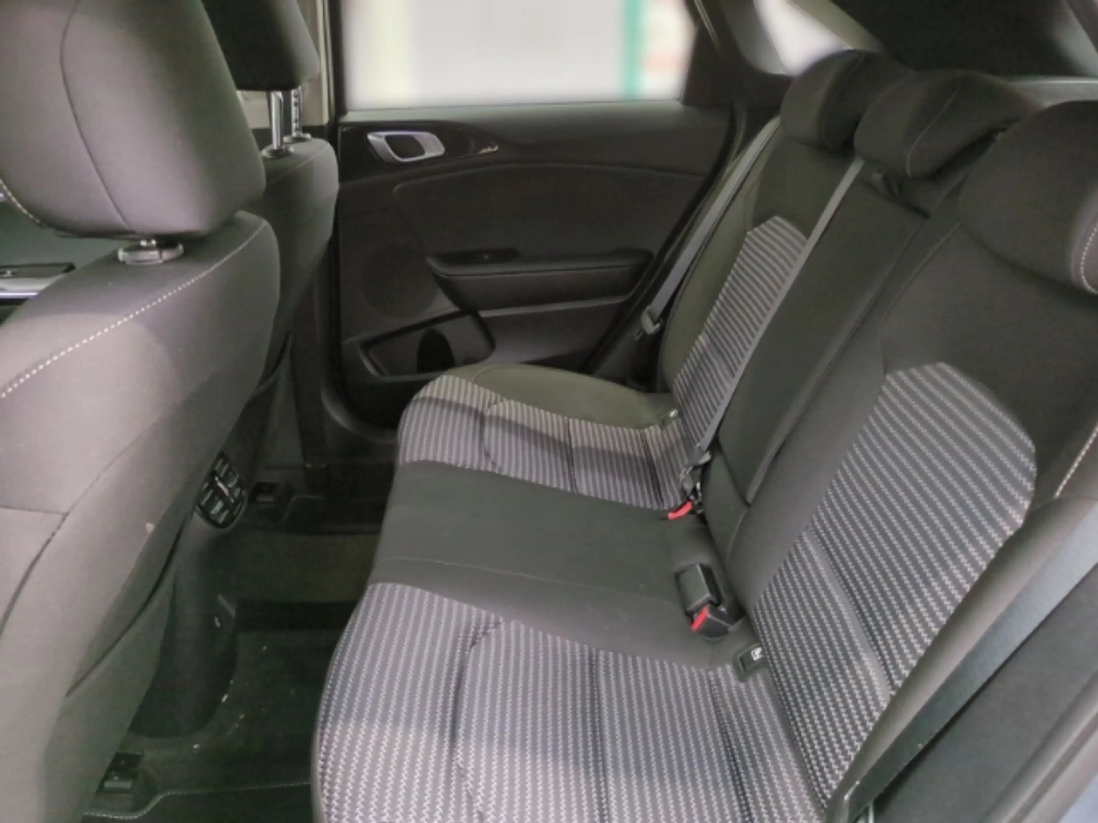 Kia Ceed / cee'd Spirit 5 1.5T NAVI,CARPLAY,KAMERA,SITZHZG,PDC — photo 10