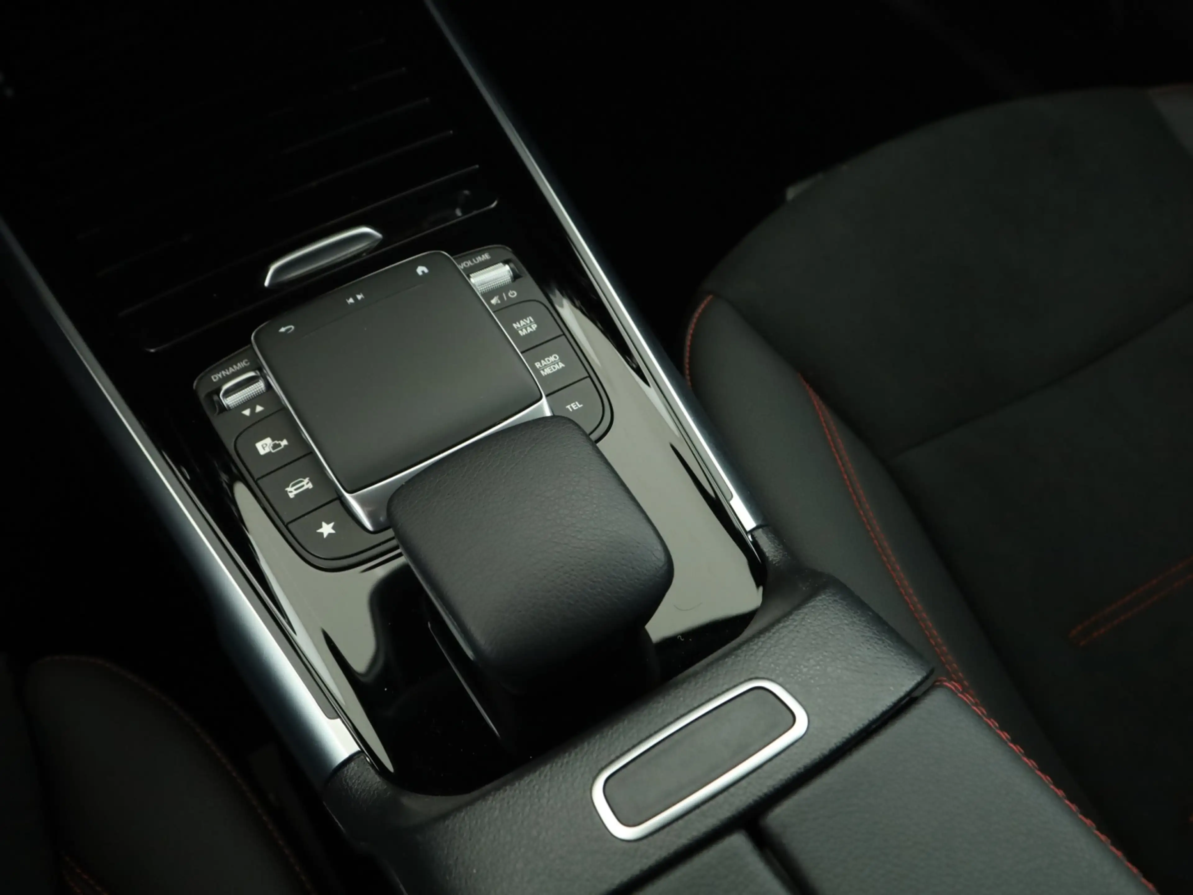 Mercedes-Benz EQB 350 4M *AMG-Line*Panorama*360°Kamera*HUD*20" — photo 15