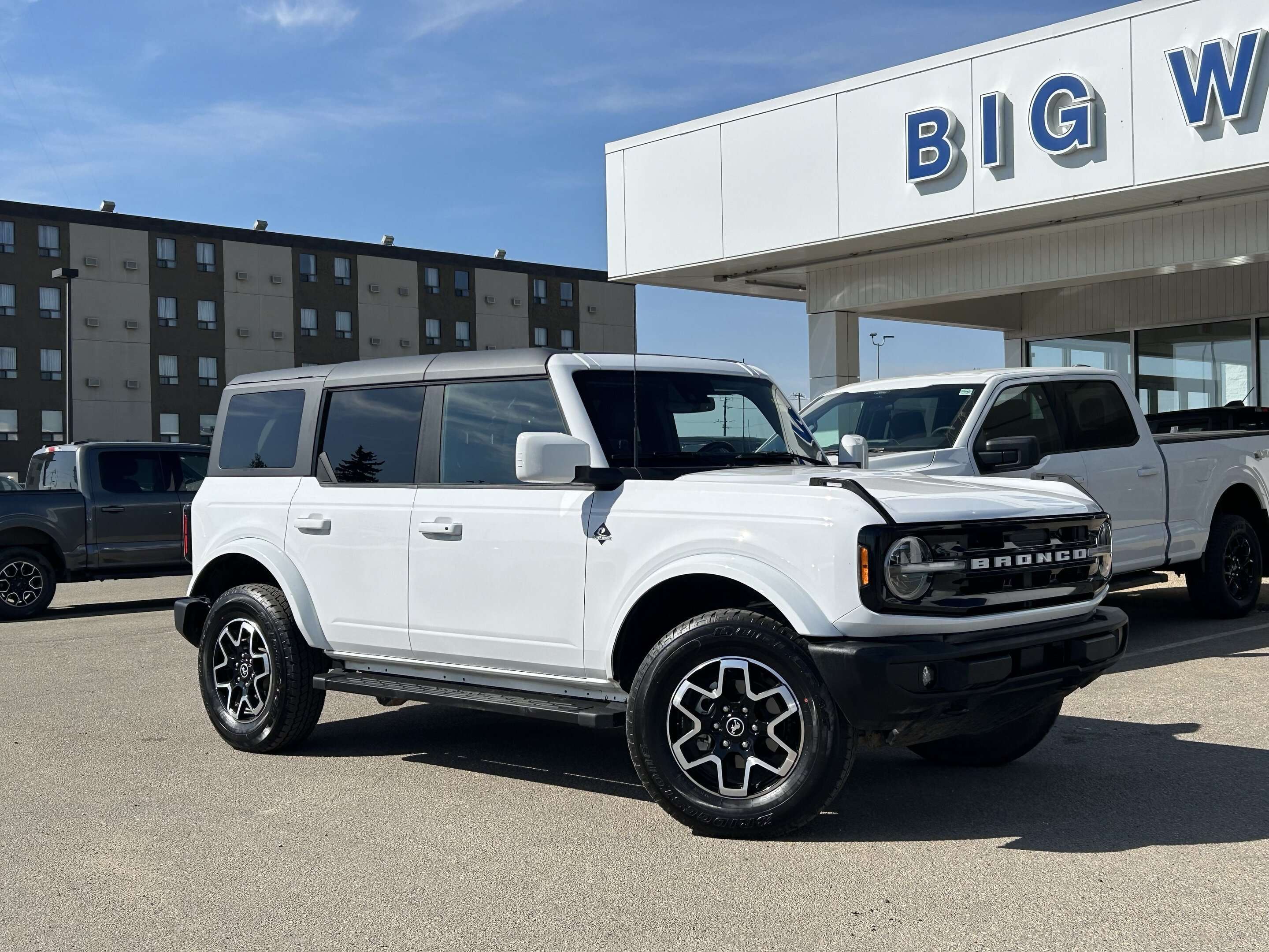 White 2024 Ford Bronco SUV / Crossover Four-Wheel Drive Automatic