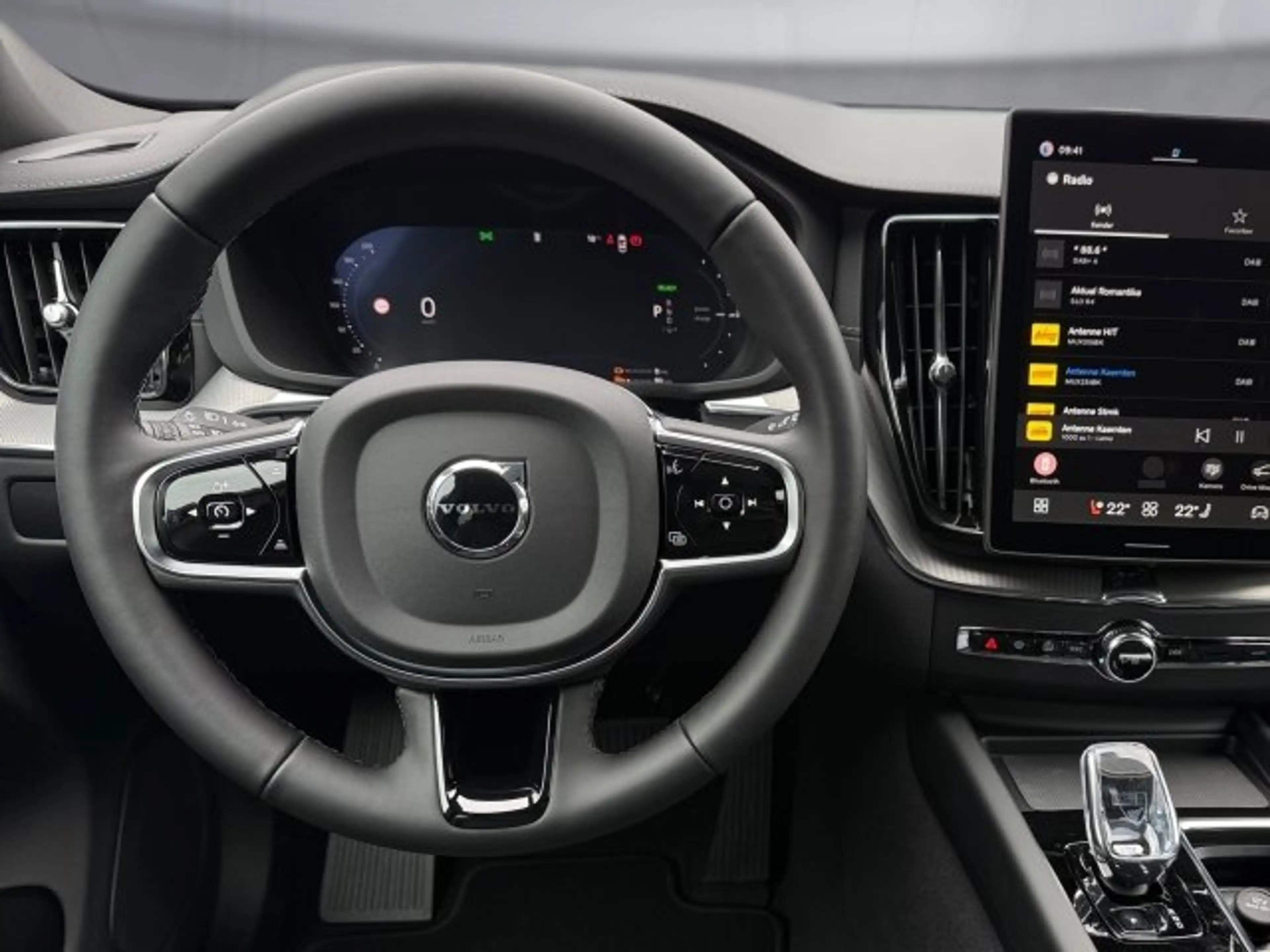 Volvo XC60 Black Edition Ultra, T6 AWD Plug-in Hybrid, Elektrisch/ — photo 10