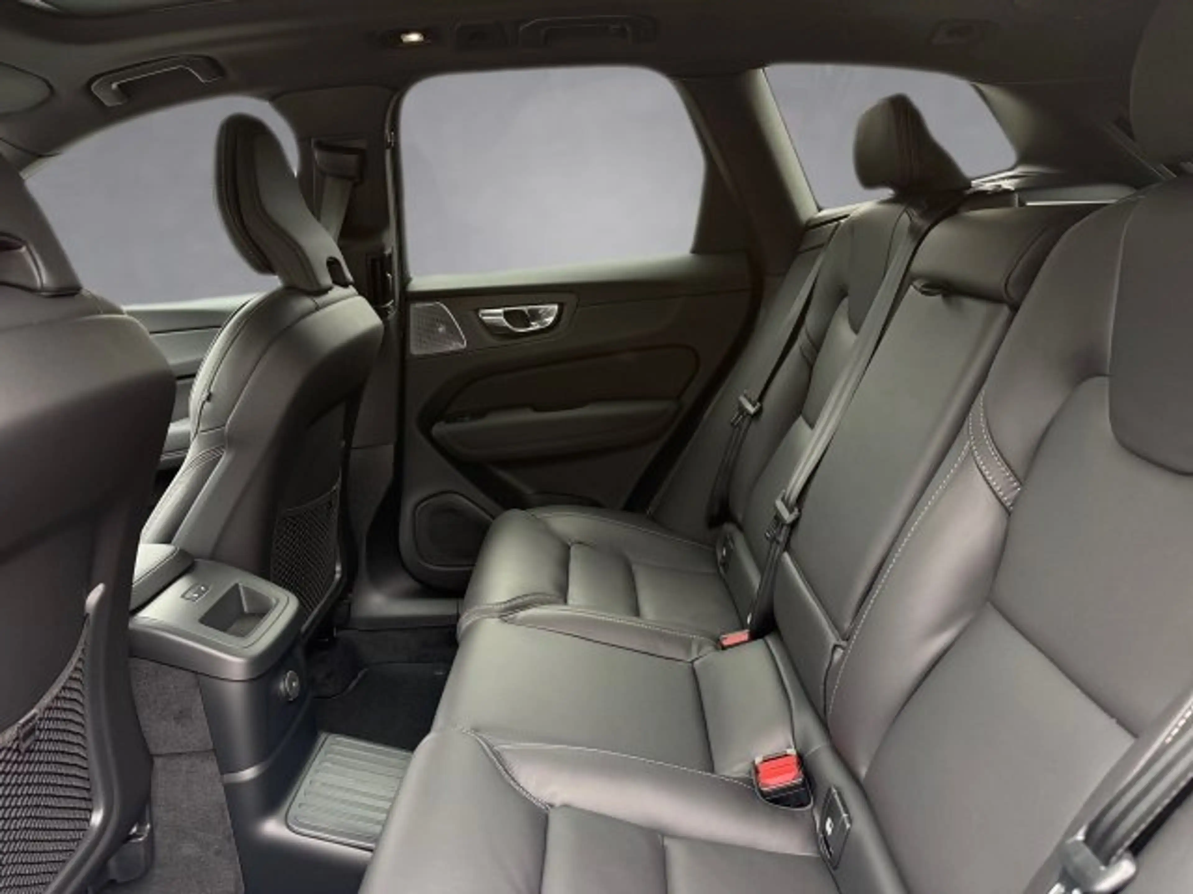 Volvo XC60 Black Edition Ultra, T6 AWD Plug-in Hybrid, Elektrisch/ — photo 12