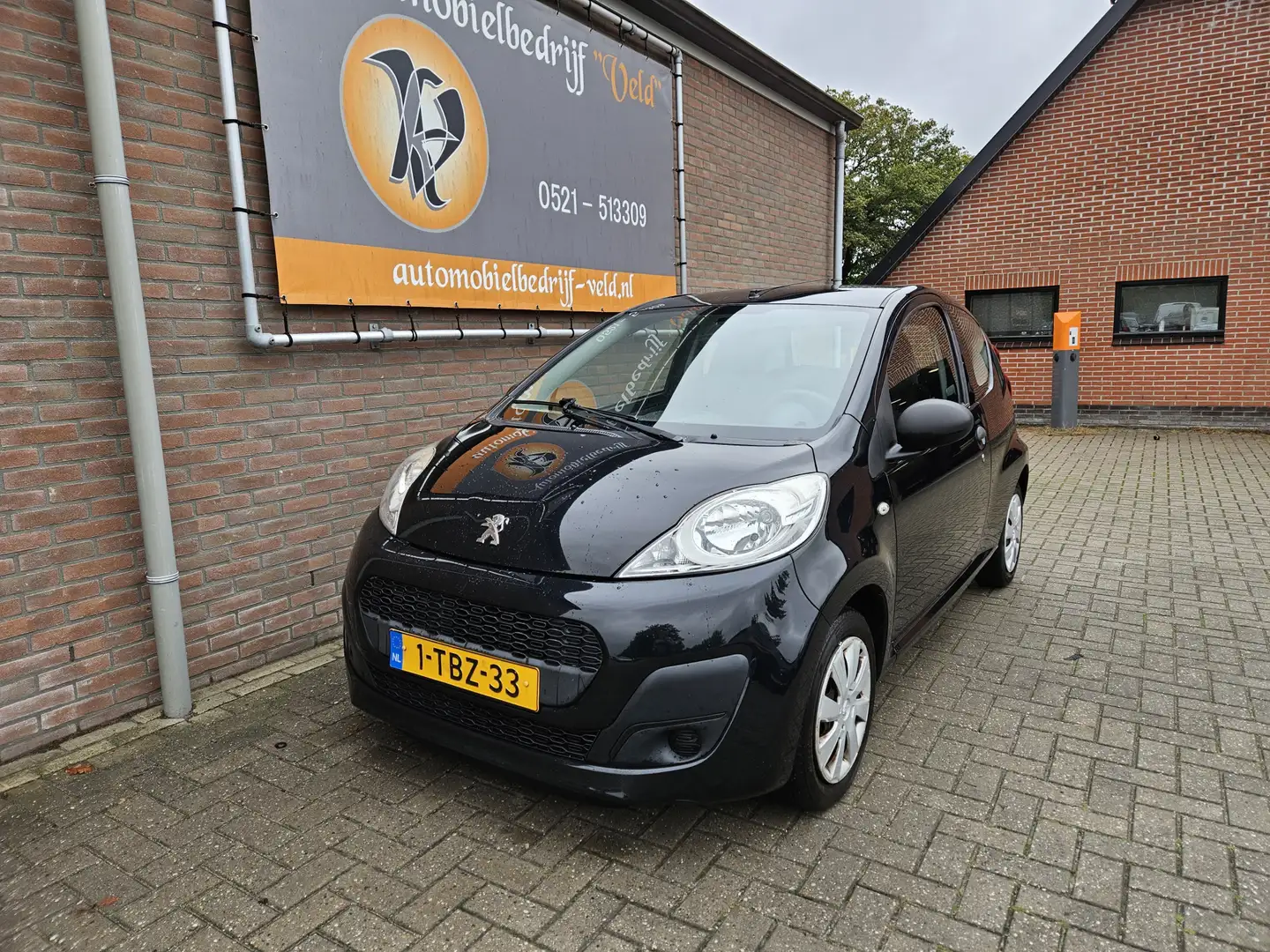 Peugeot 107 1.0 Urban Light Zwart - 1