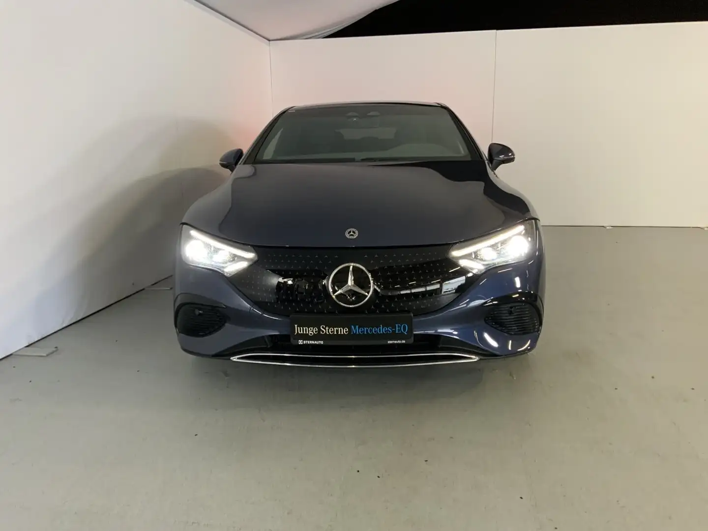 Mercedes-Benz EQE 300 EQE 300 Hyperscreen Pano DigiLight DISTRO Burm3D Blau - 2