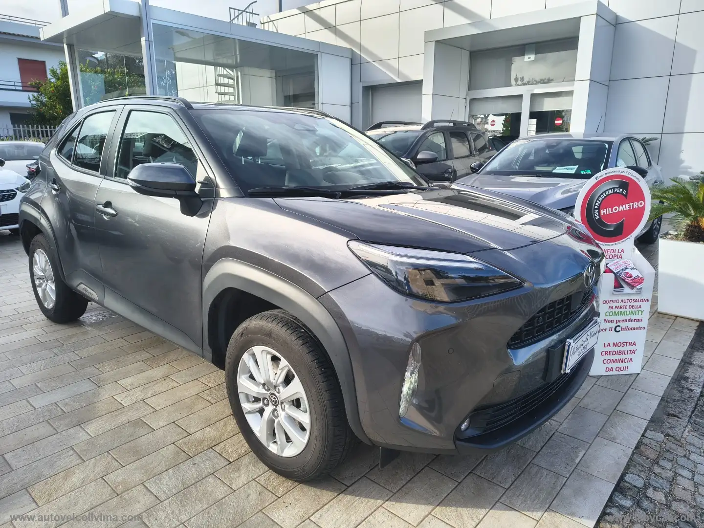 Toyota Yaris Cross 1.5 Hybrid 5p. E-CVT Active Grigio - 1
