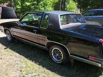 Cutlass Calais 1983 One Owner V8 307