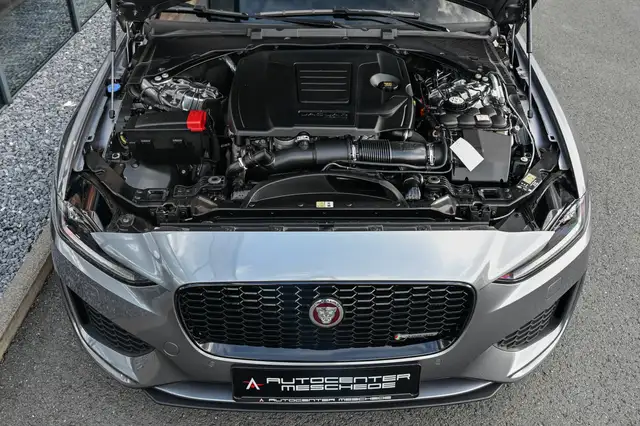 Jaguar Xe view 7