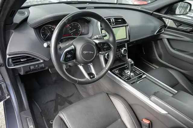 Jaguar Xe view 9