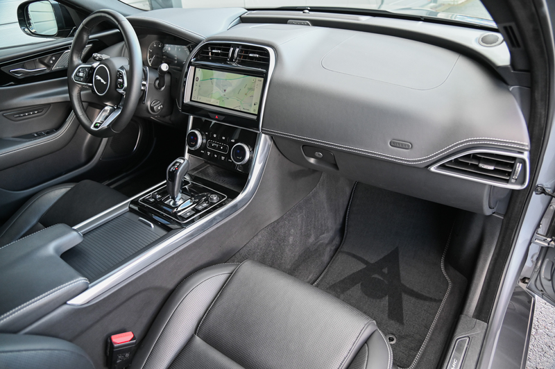 Jaguar XE P250 Edition R-Dynamic Black Pack* Meridian* — photo 11
