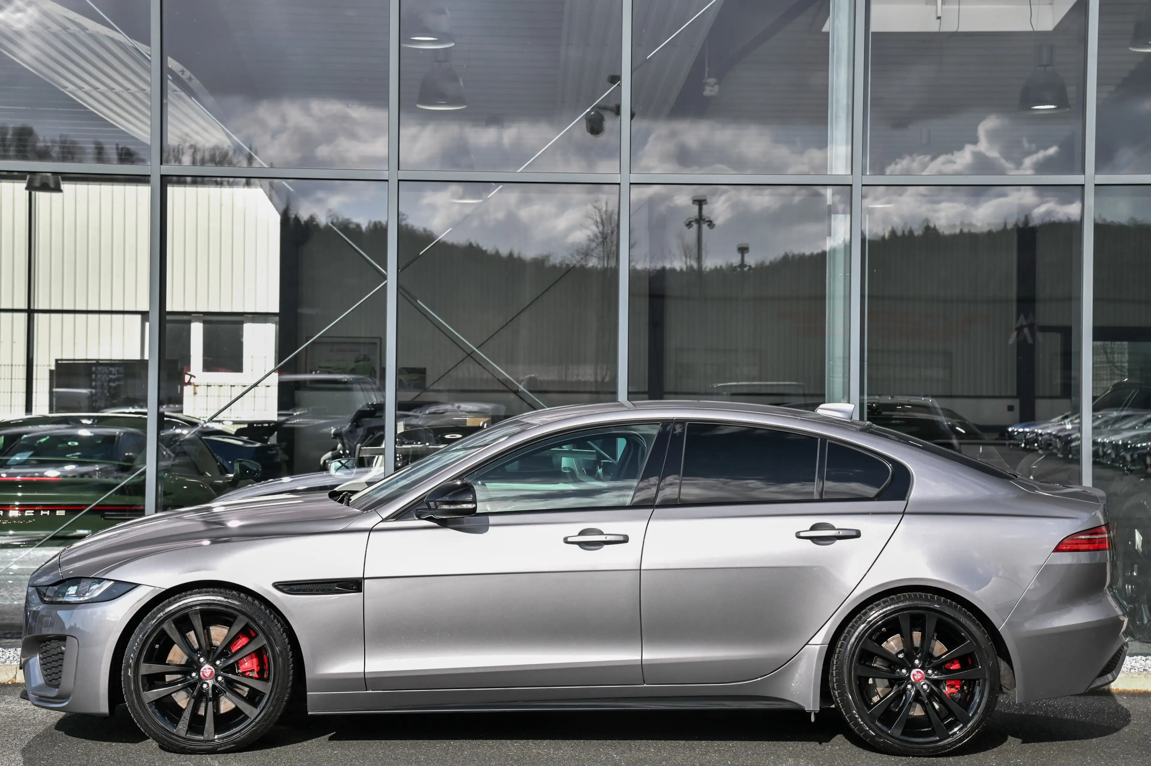 Jaguar XE P250 Edition R-Dynamic Black Pack* Meridian* — photo 6