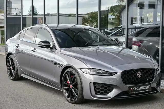 Jaguar Xe view 3