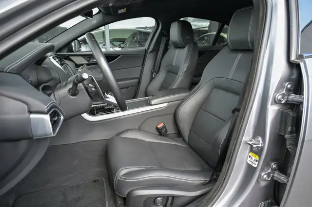 Jaguar Xe view 12