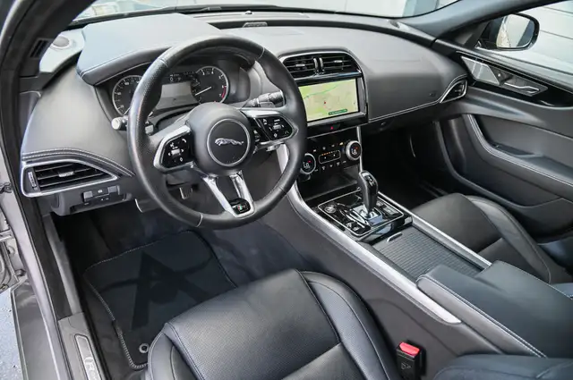 Jaguar Xe view 9