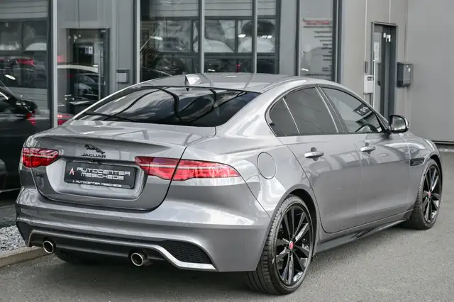Jaguar Xe view 4