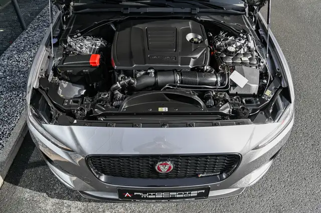 Jaguar Xe view 7