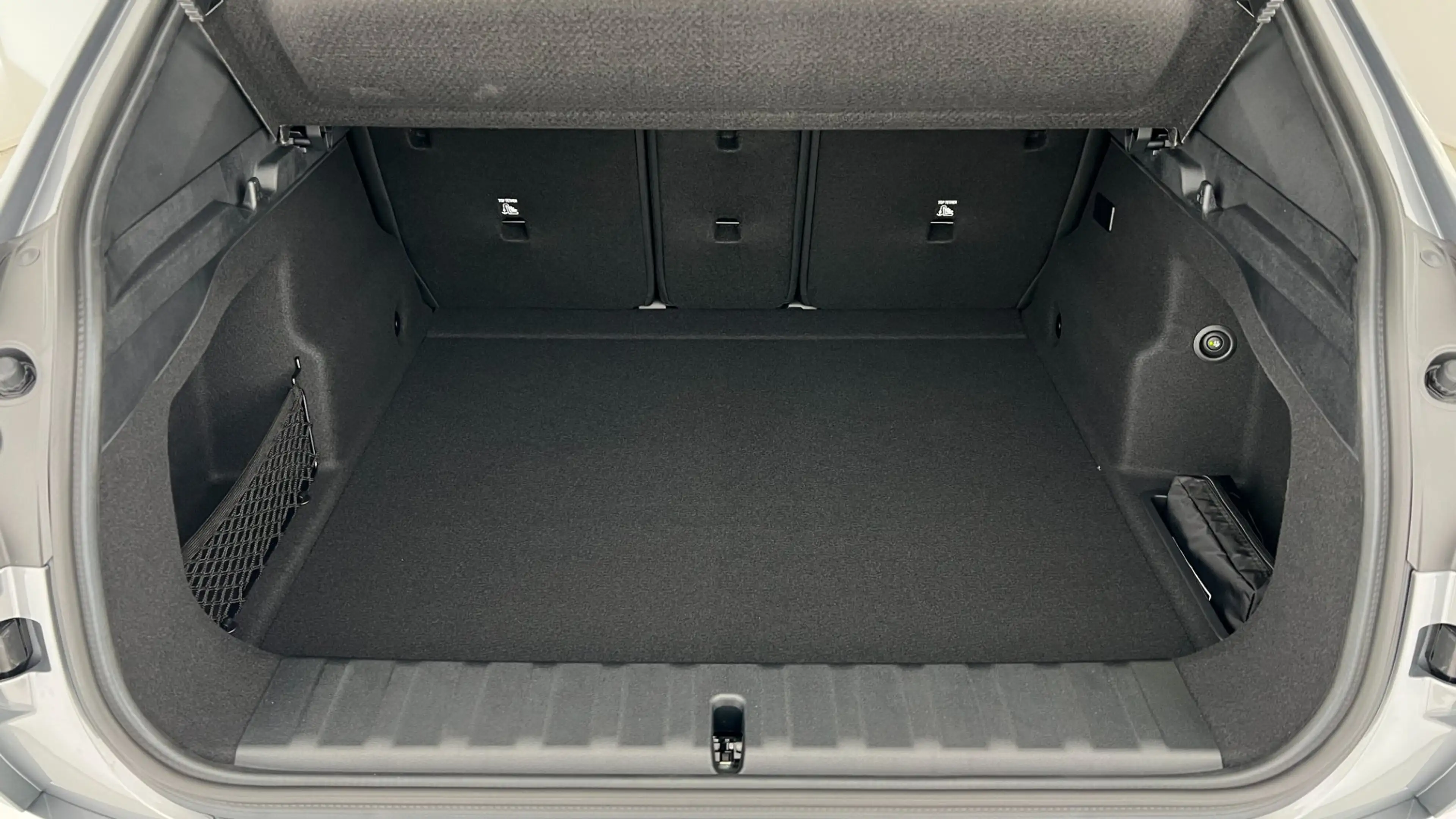 BMW iX2 eDrive20 — photo 8