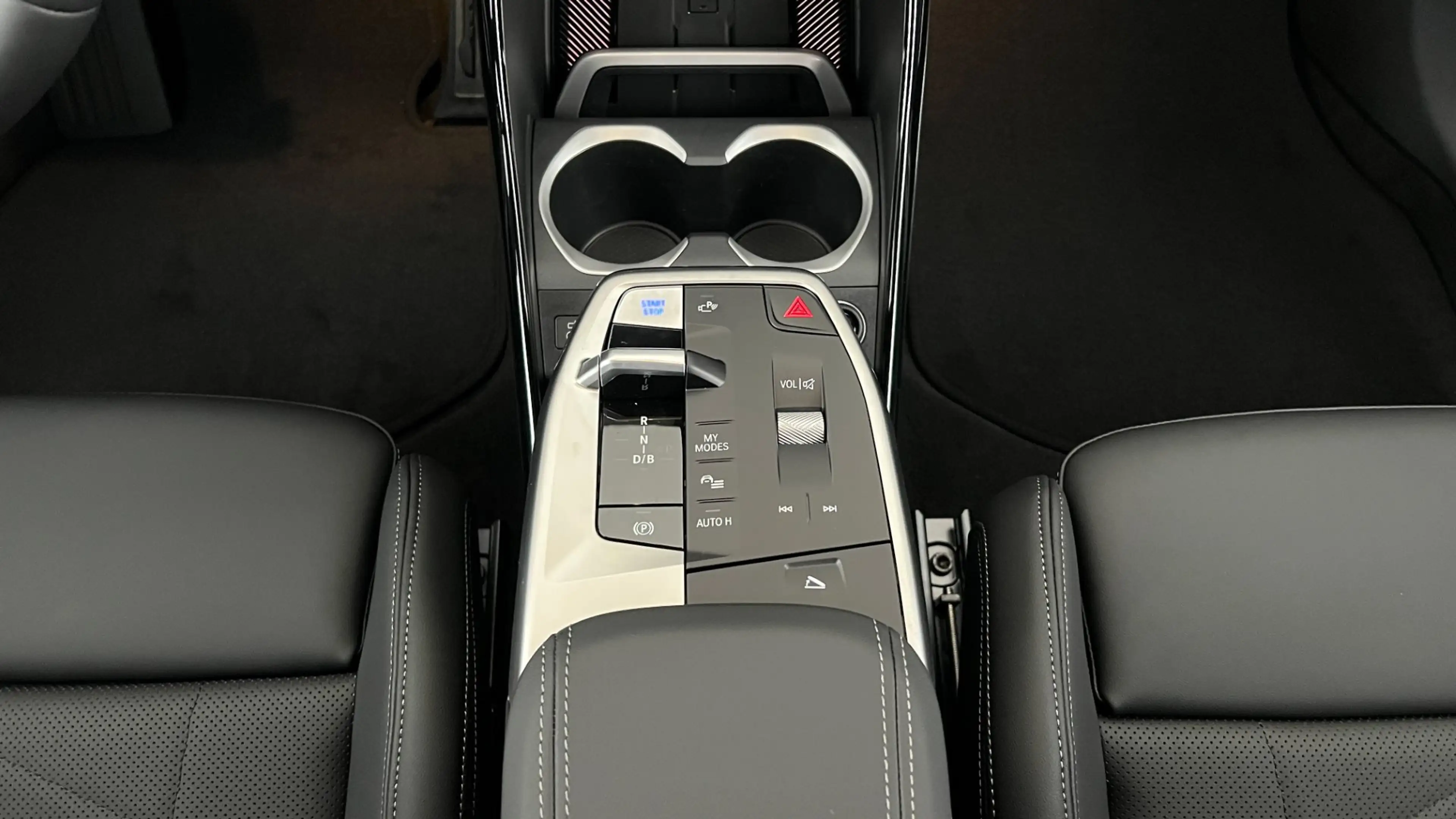BMW iX2 eDrive20 — photo 11