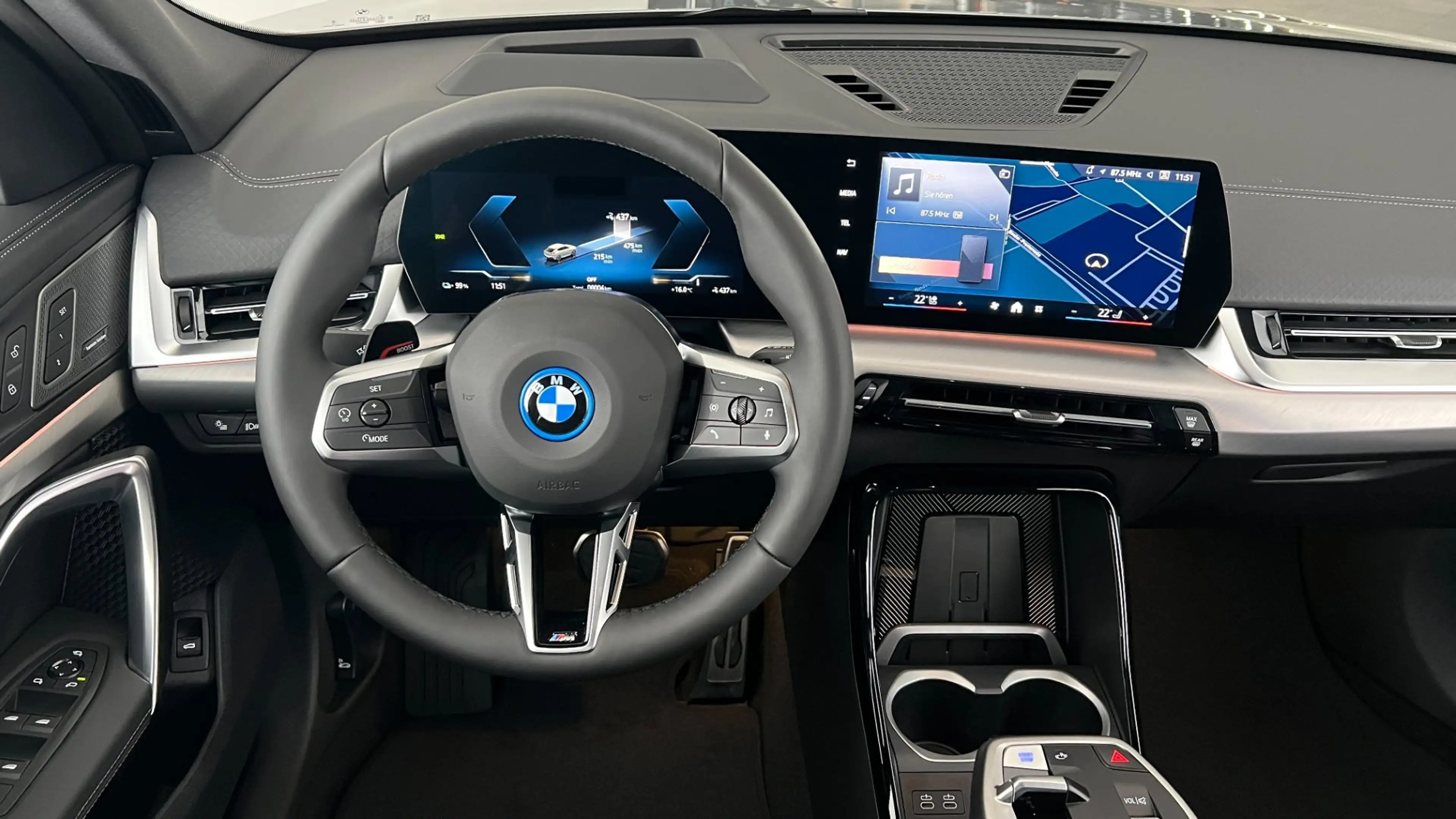 BMW iX2 eDrive20 — photo 12