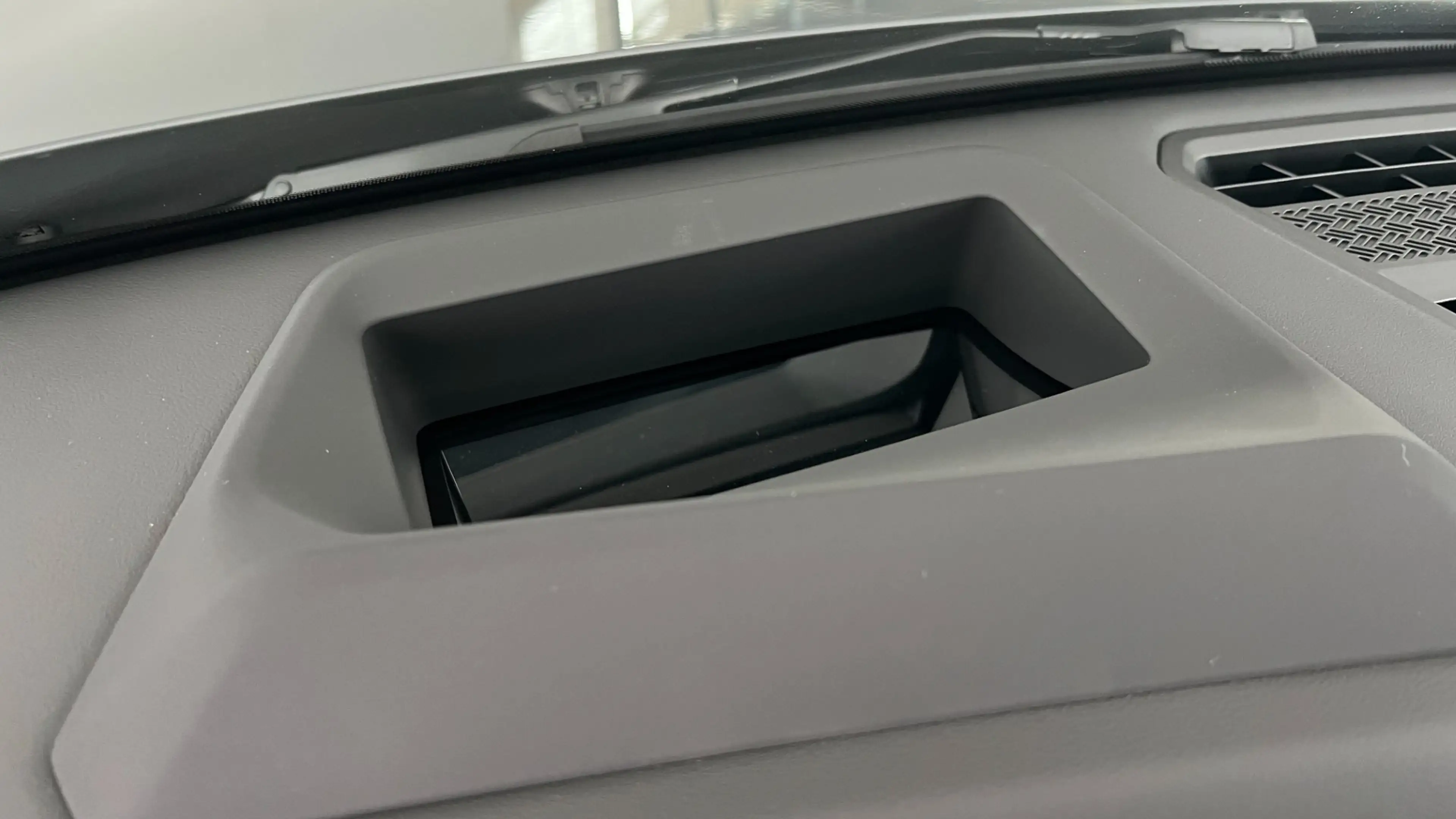 BMW iX2 eDrive20 — photo 15