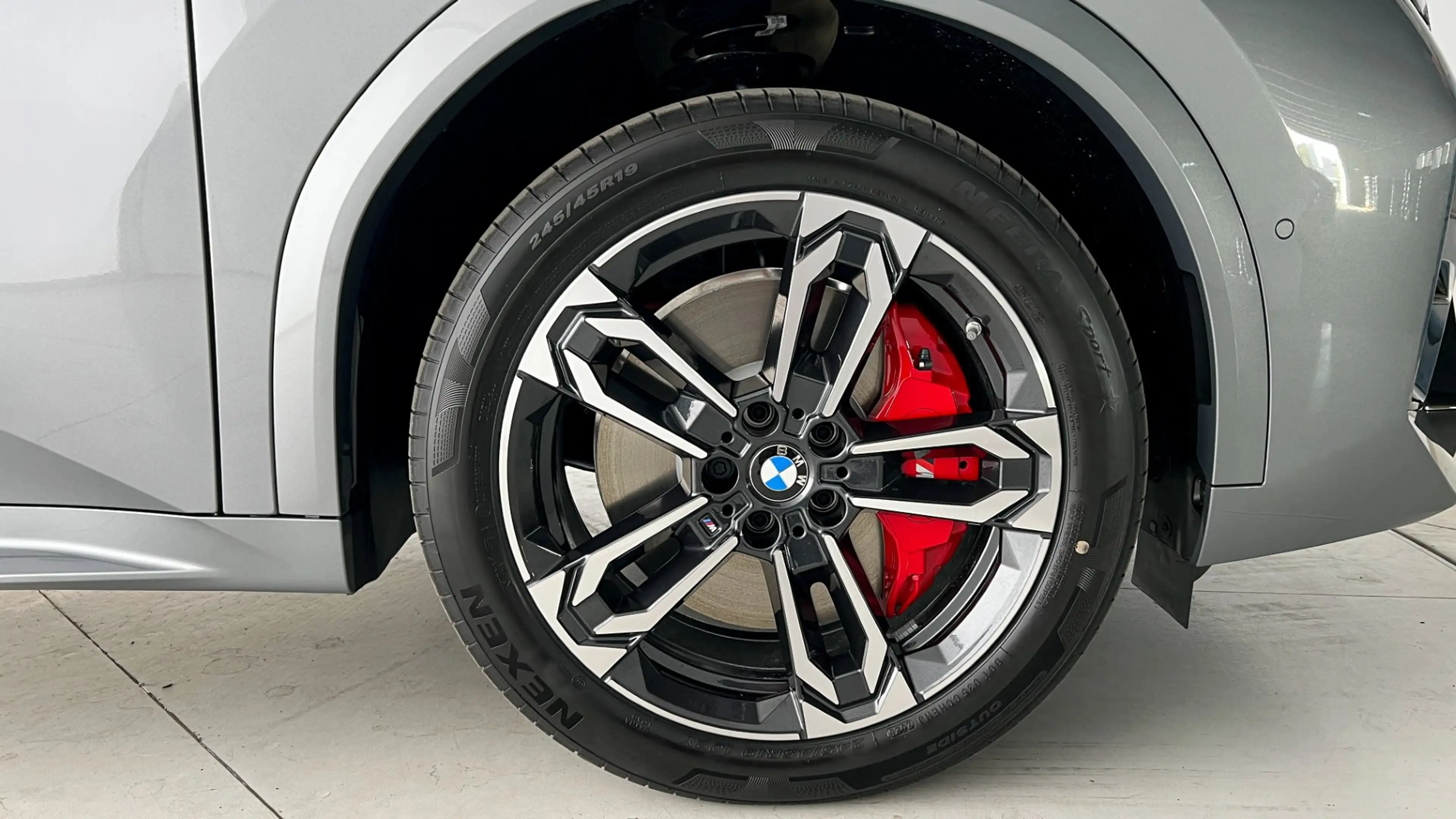 BMW iX2 eDrive20 — photo 7