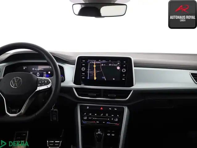 Volkswagen T-Roc view 9