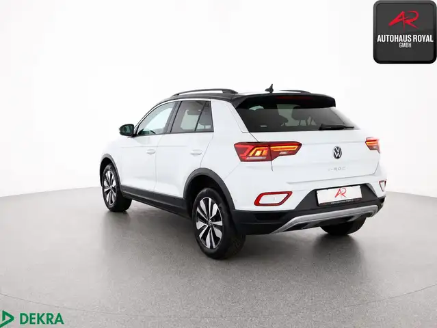 Volkswagen T-Roc view 3