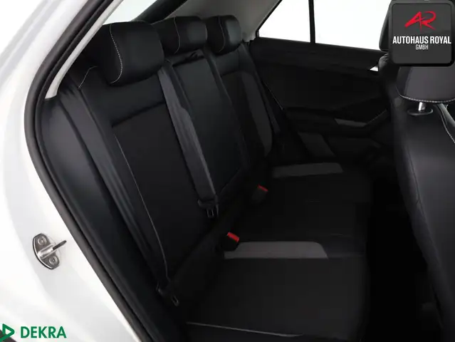 Volkswagen T-Roc view 12