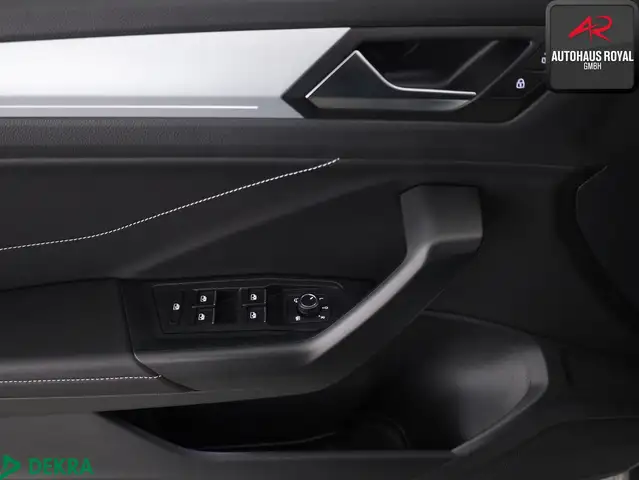 Volkswagen T-Roc view 14