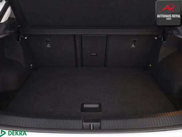 Volkswagen T-Roc view 13