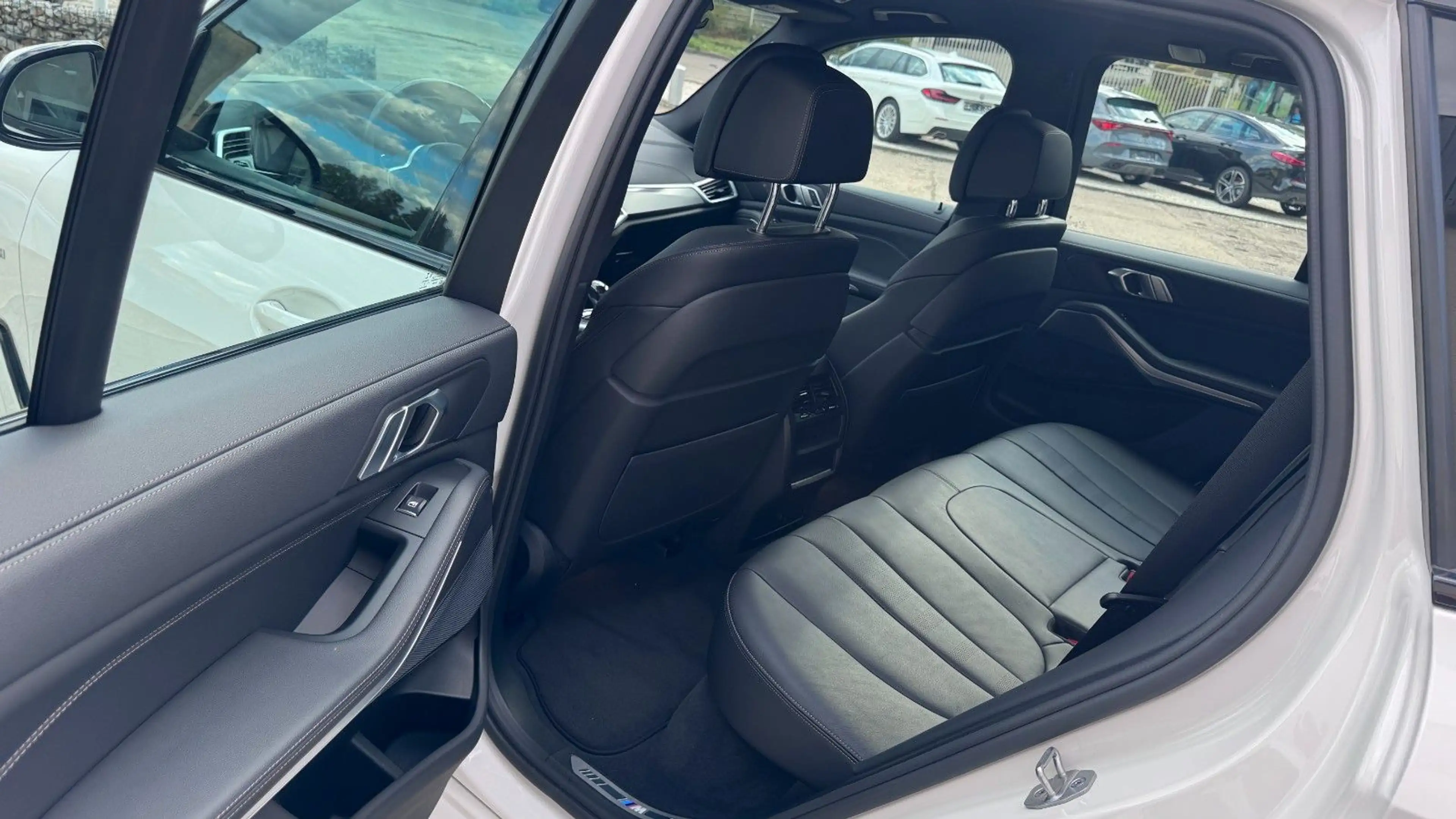 BMW X5 xDr 40d M Sport 22 Zoll Kam AHK DAB — photo 10