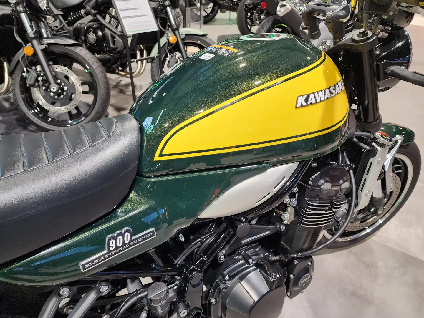 Kawasaki Z900RS Zöld - 2