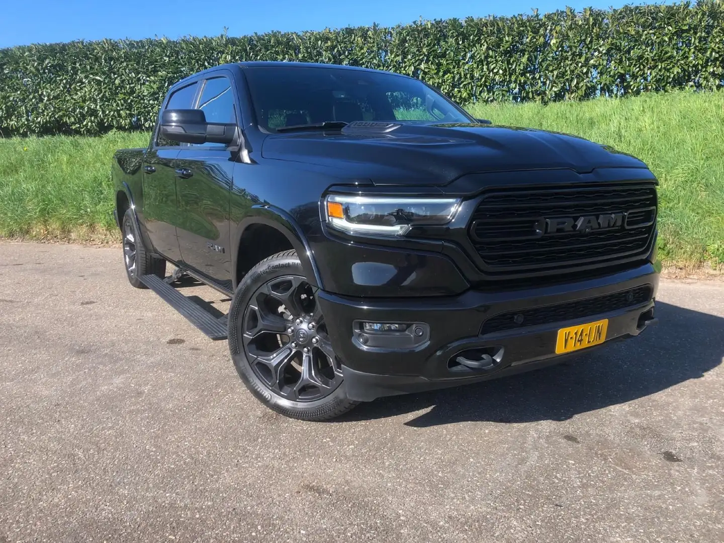 RAM 1500 Limited Night 5.7 V8 Hemi LPG Full Options Zwart - 1