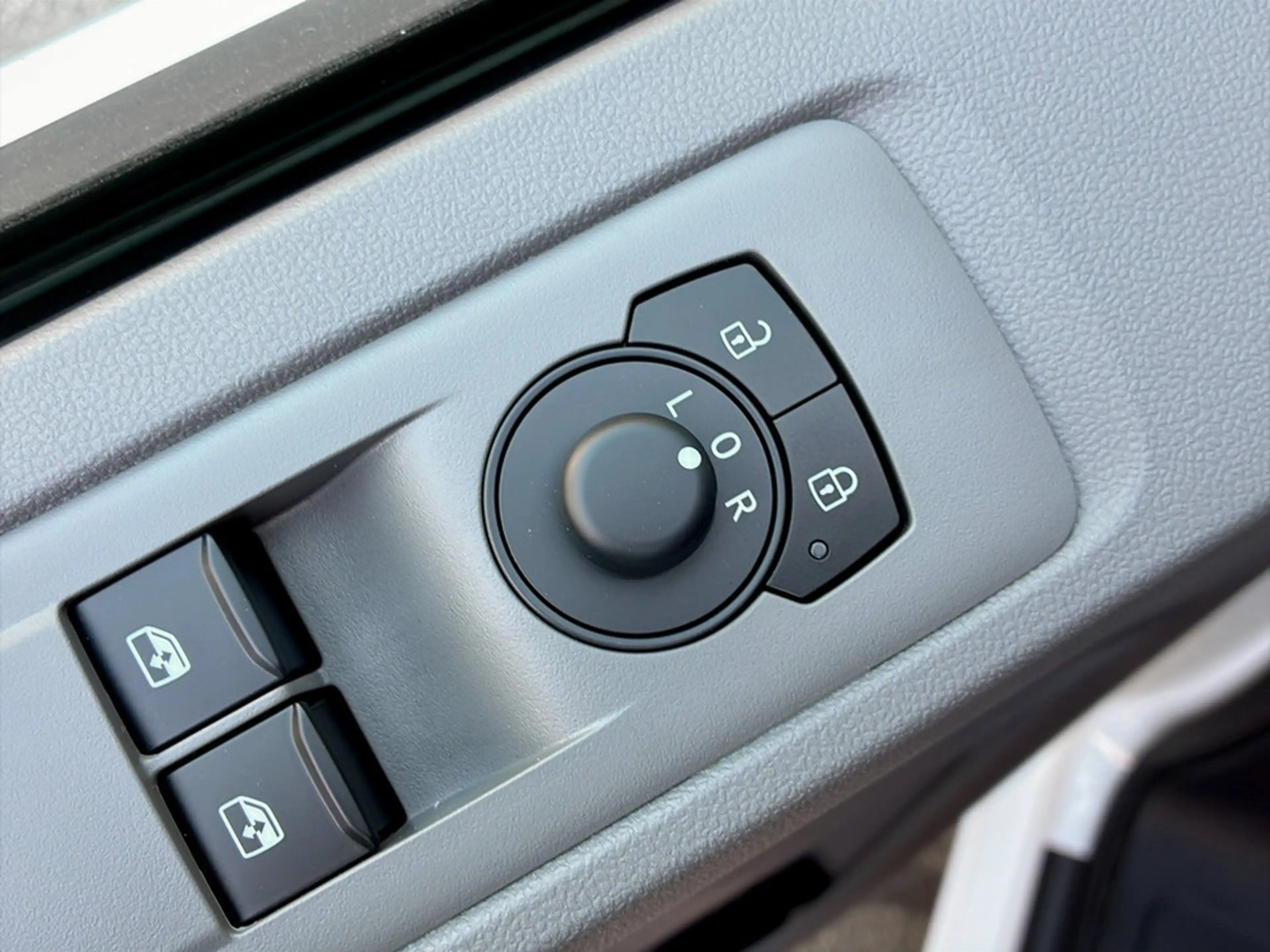 Volkswagen T7 Caravelle VW Kombi T7 Caravelle LR TDI — photo 12