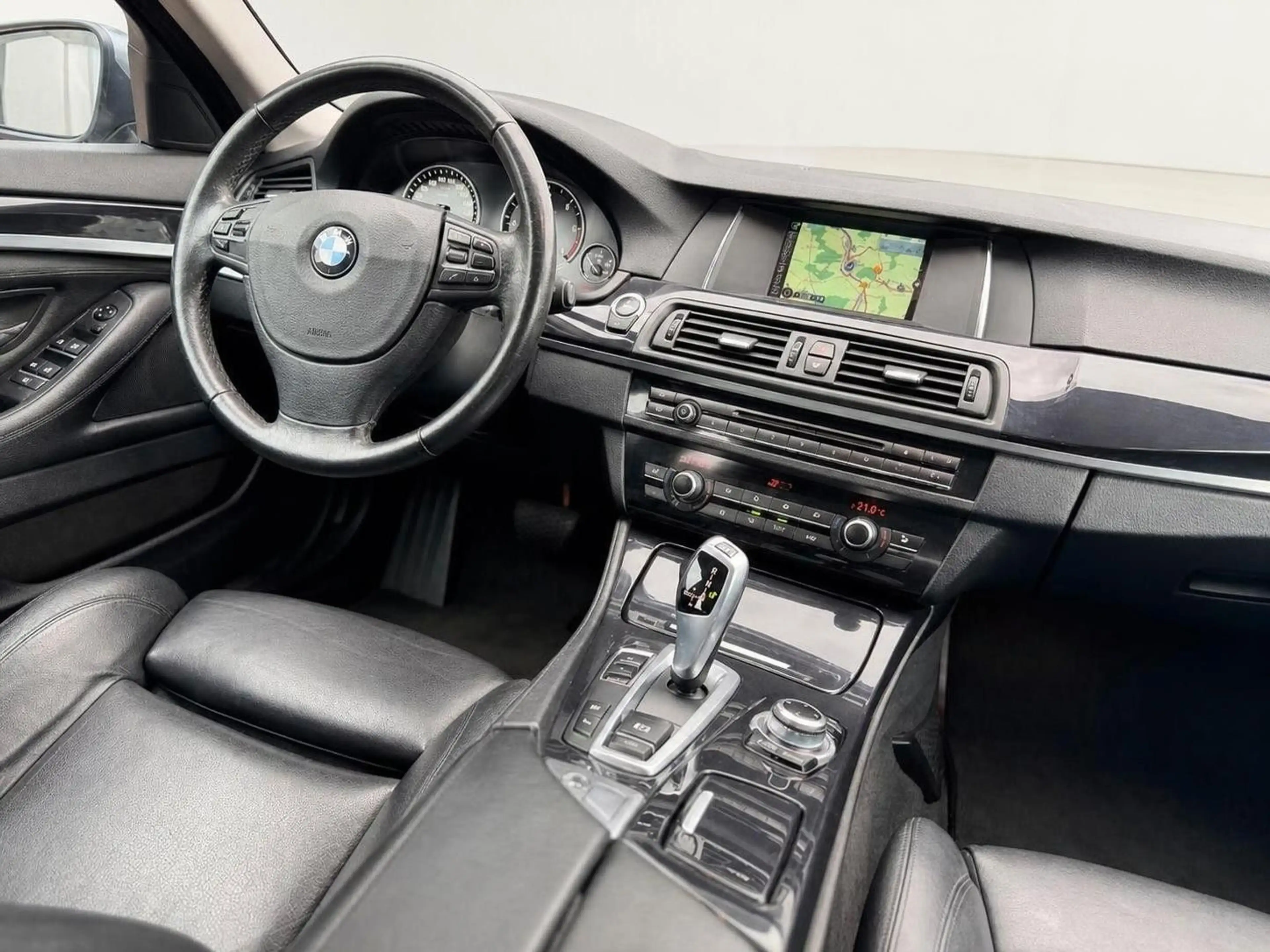 BMW 520 d xDrive — photo 9