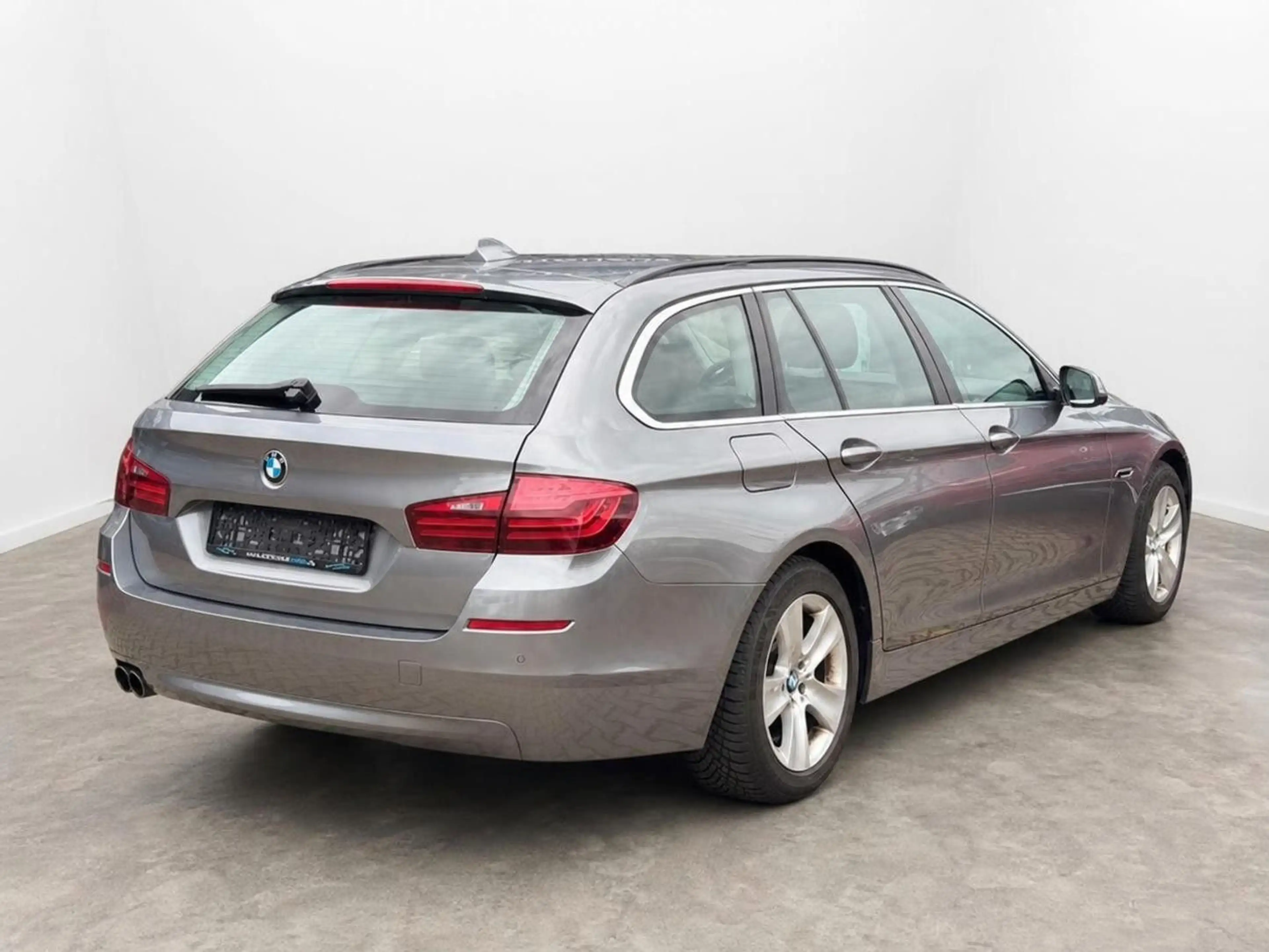 BMW 520 d xDrive — photo 2