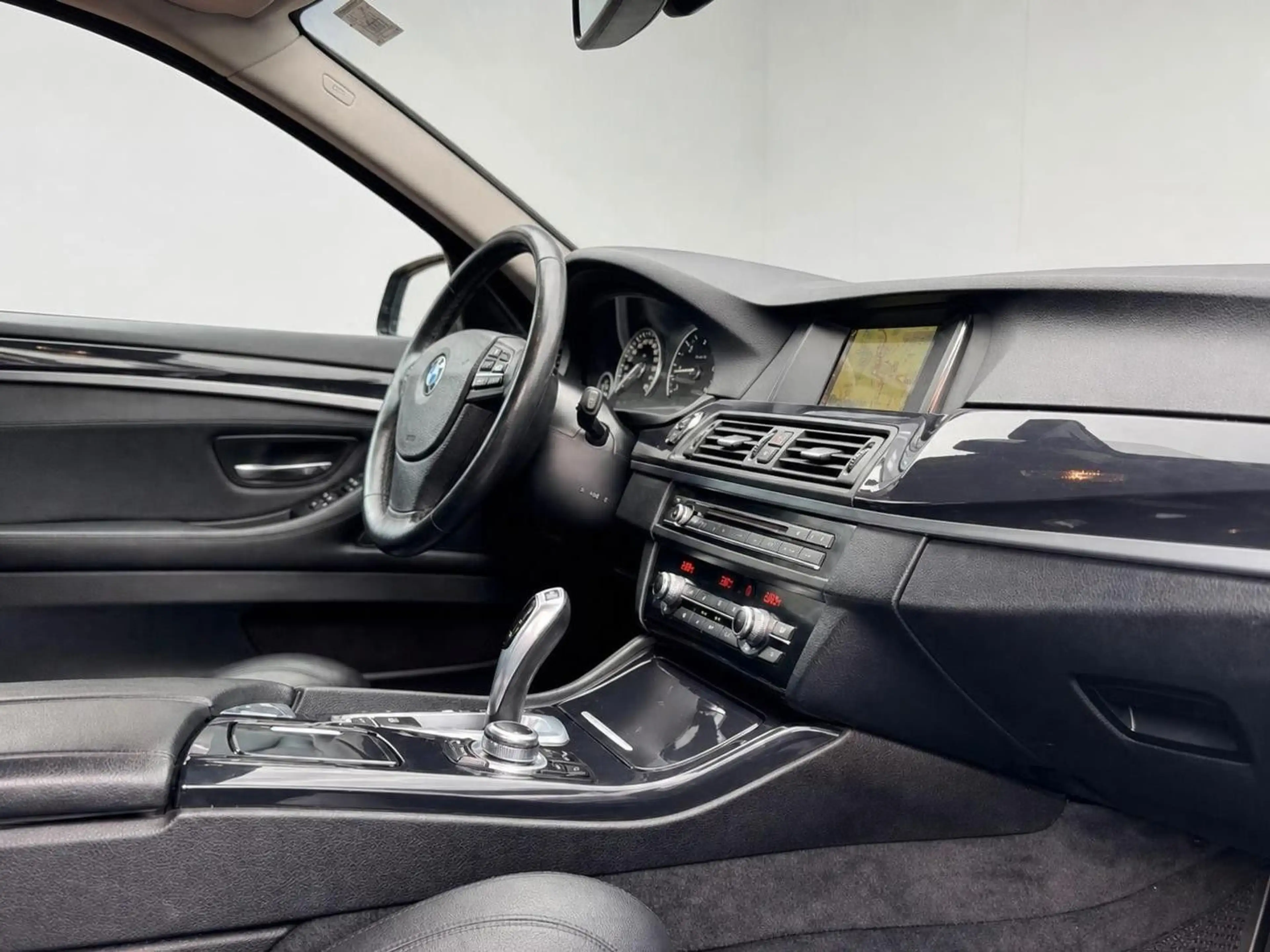 BMW 520 d xDrive — photo 8