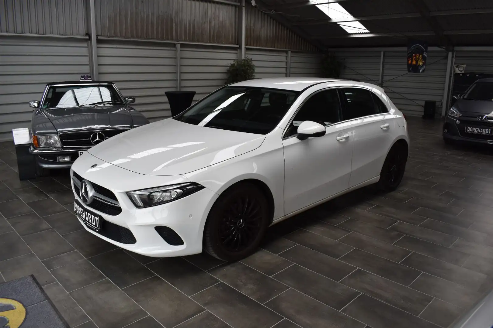 Mercedes-Benz A 180 URBAN/PROGRESSIVE Белый - 2