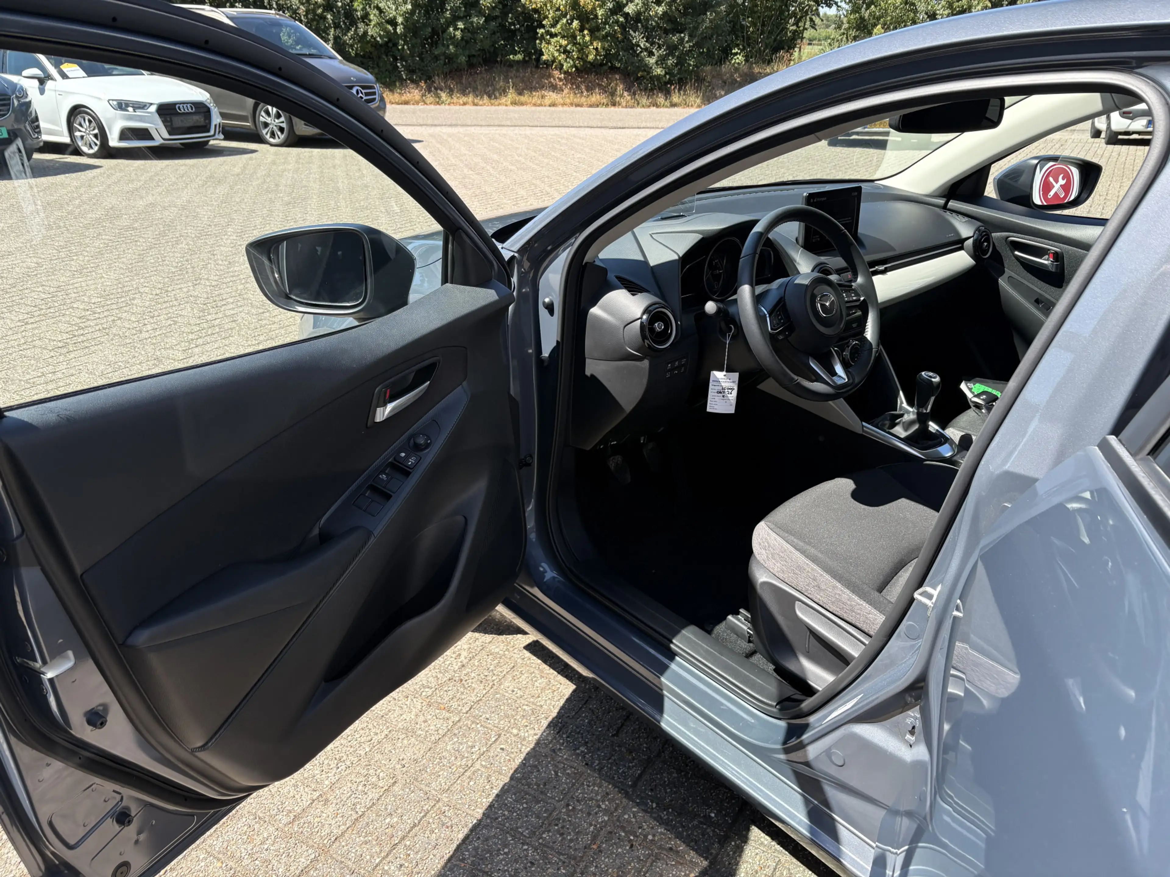 Mazda 2 1.5 e-SkyActiv-G 90 Exclusive-Line — photo 10
