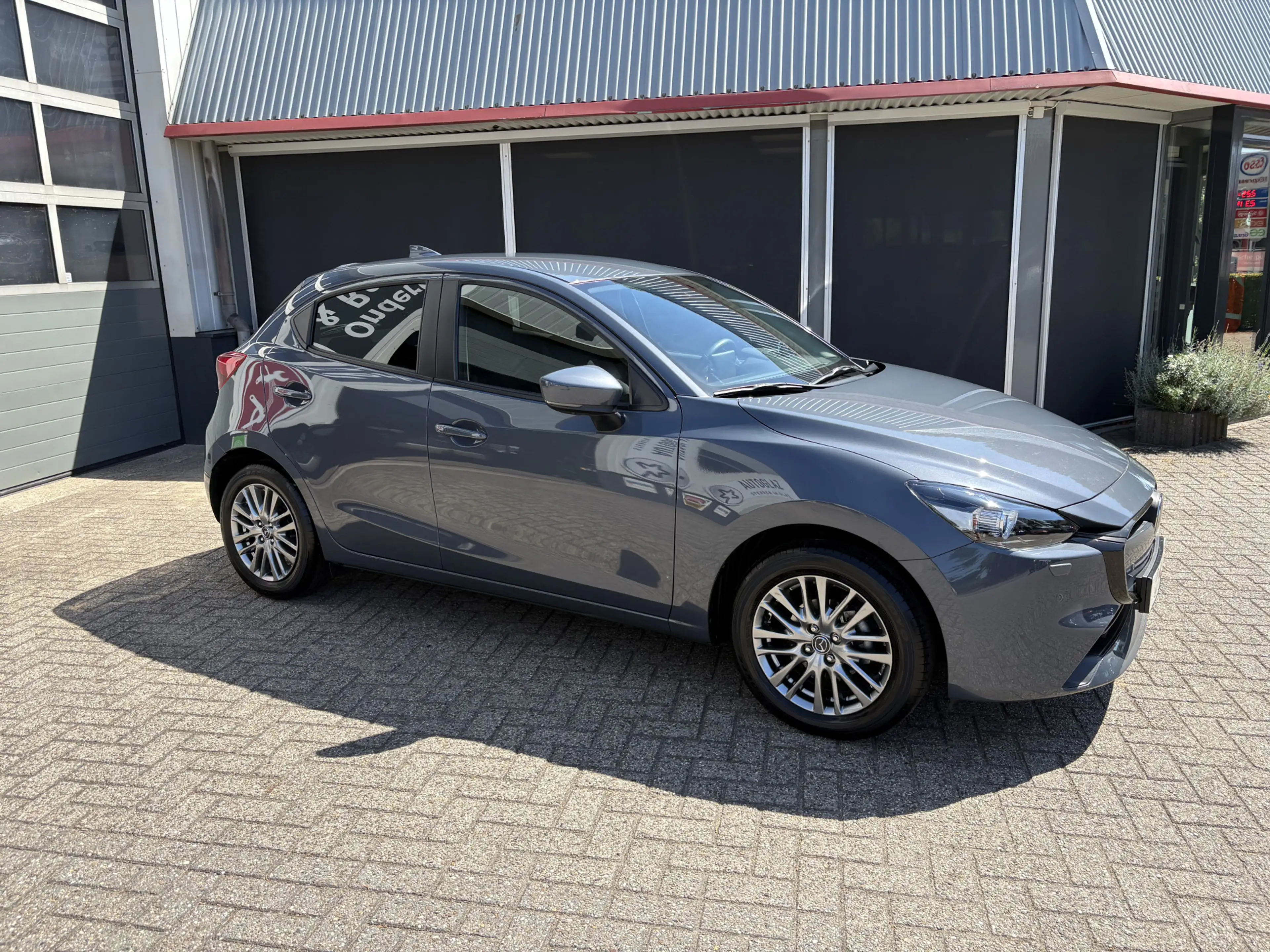 Mazda 2 1.5 e-SkyActiv-G 90 Exclusive-Line — photo 2