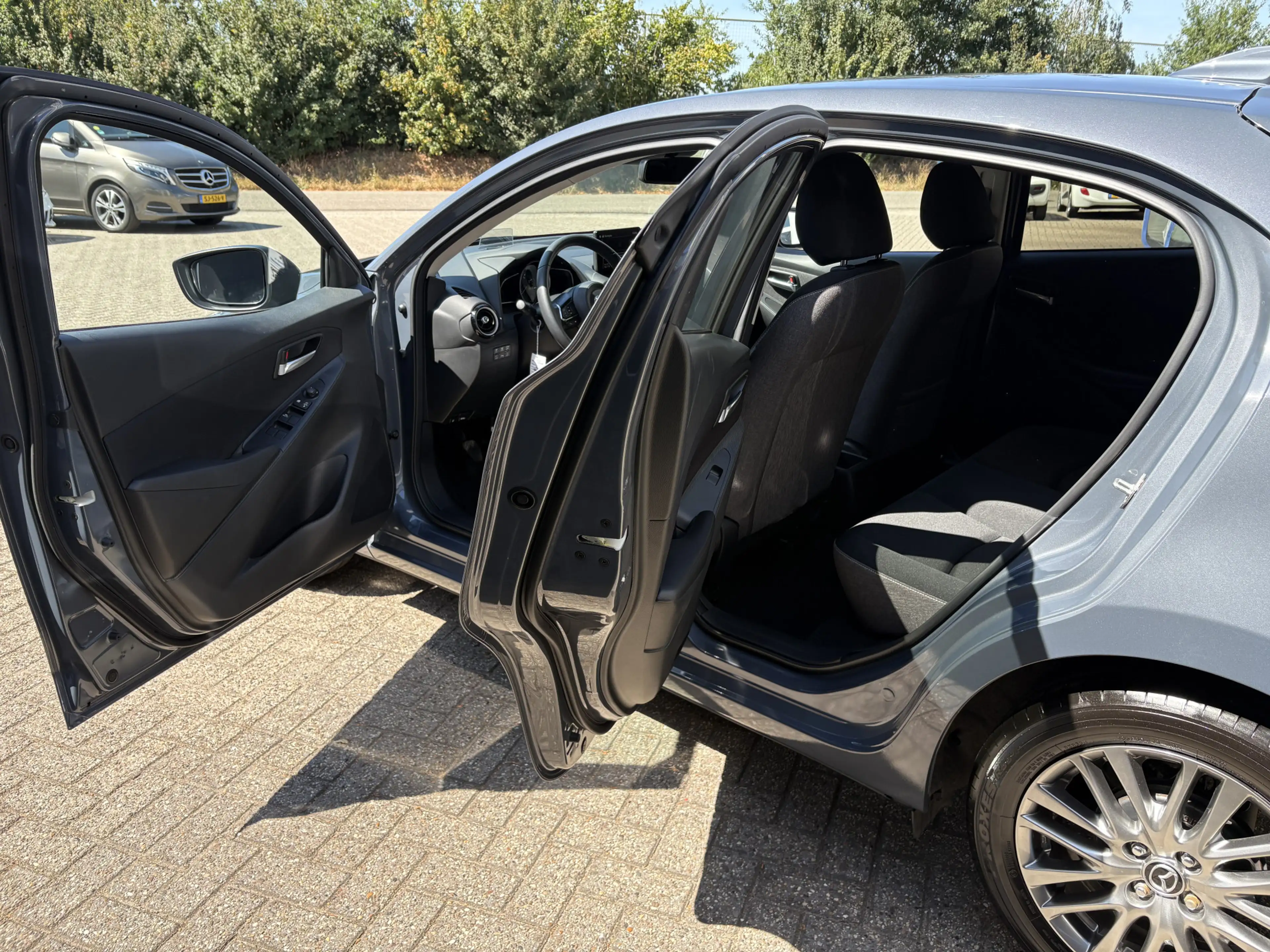 Mazda 2 1.5 e-SkyActiv-G 90 Exclusive-Line — photo 8