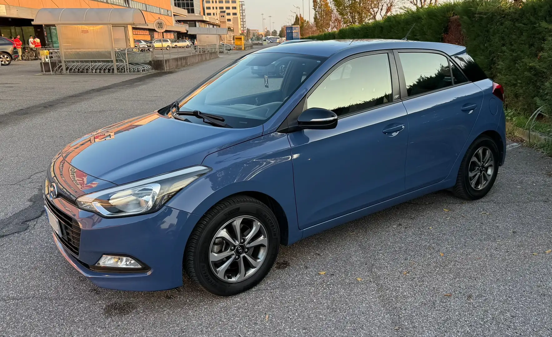 Hyundai i20 i20 II 2015 5p 1.1 crdi Blackline 75cv Blu/Azzurro - 2