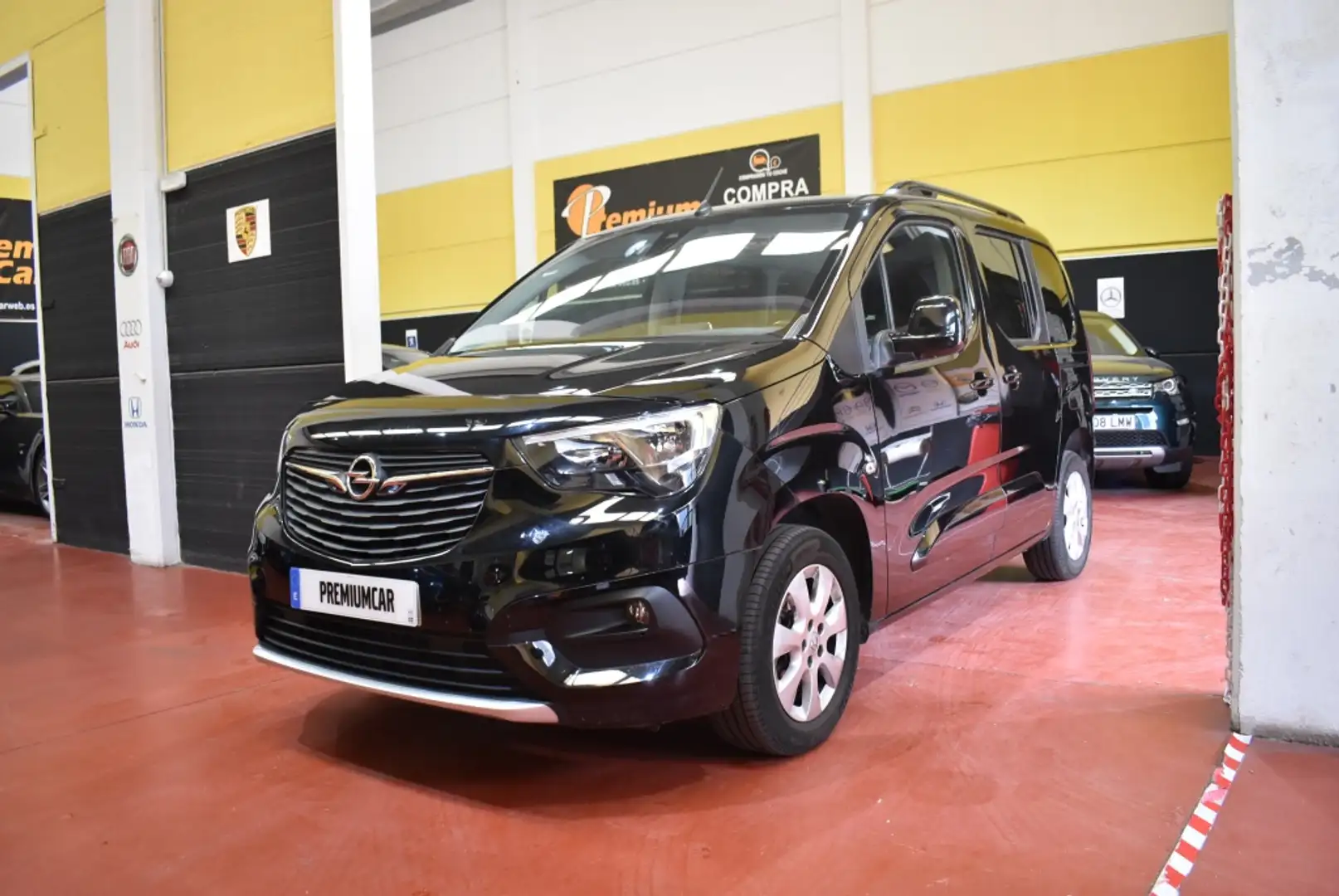 Opel Combo Life 1.2 T S/S Elegance L AT8 Negro - 1